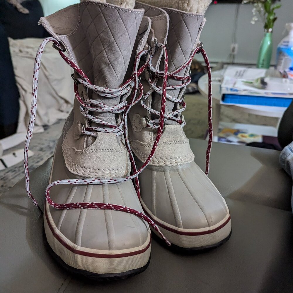 LL Bean Women's size 11 boots (practically new)